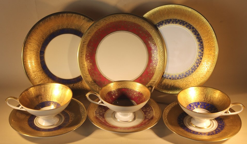 BAVARIAN "TRETTAU" PARCEL GILT PORCELAIN GROUPING: BAVARIAN "TRETTAU" PORCELAIN GROUPING