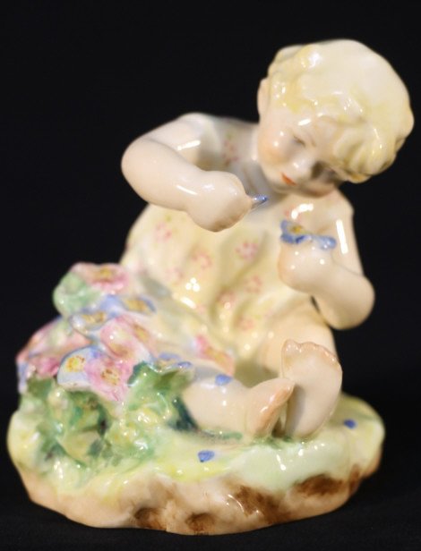 ROYAL WORCESTER "MISCHIEF" PORCELAIN SCULPTURE: ROYAL WORCESTER "MISCHIEF" PORCELAIN SCULPTURE