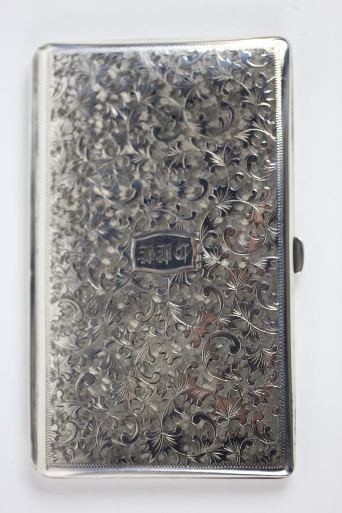 STERLING SILVER HAND CHASED CIGAR CASE: STERLING SILVER HAND CHASED CIGAR CASE 5.75"X 3.5" 164GR