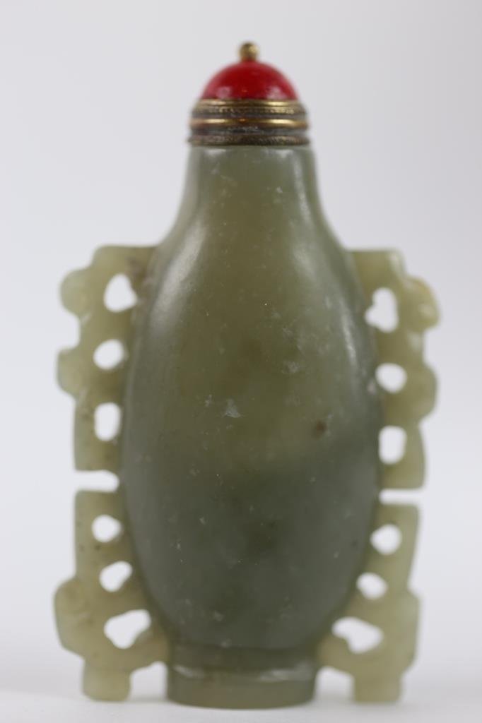 CHINESE ANTIQUE JADE SNUFF BOTTLE: CHINESE ANTIQUE JADE SNUFF BOTTLE 3.5" x 2"