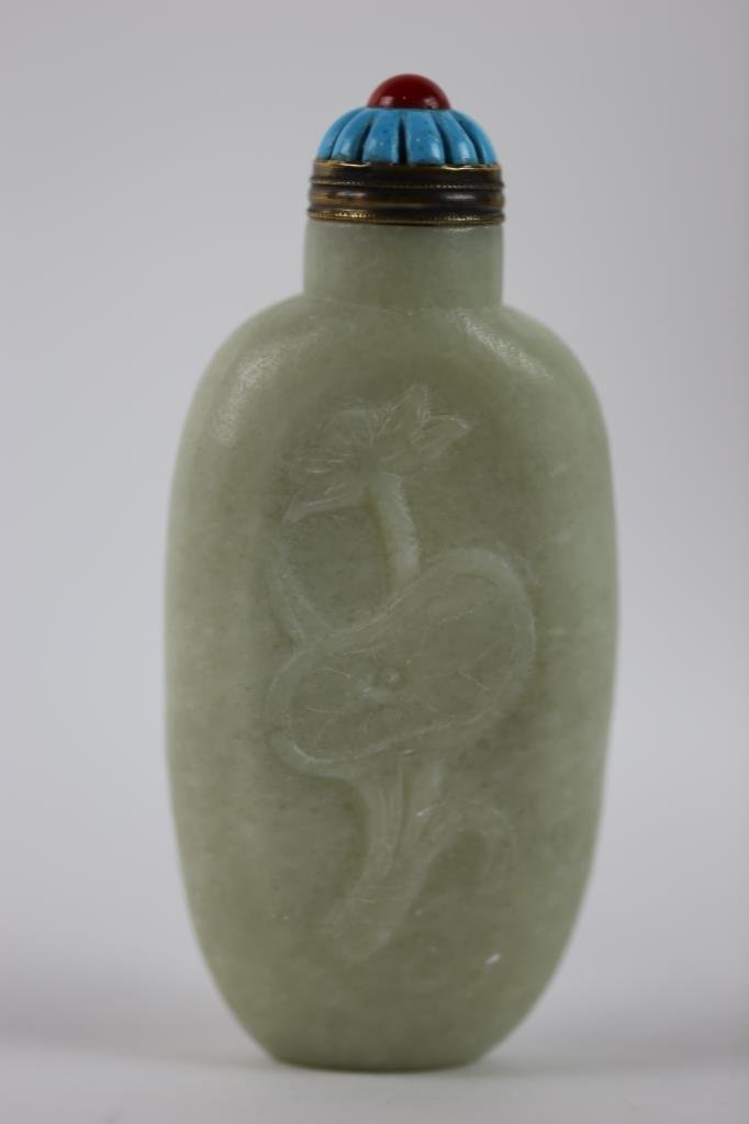 CHINESE ANTIQUE CARVED SOAPSTONE SNUFF BOTTLE: CHINESE ANTIQUE CARVED SOAPSTONE SNUFF BOTTLE 4.5" x 2.25"