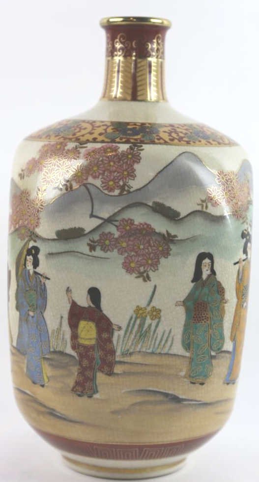 JAPANESE KUTANI ANTIQUE BOTTLE VASE: JAPANESE KUTANI ANTIQUE BOTTLE VASE 16X9