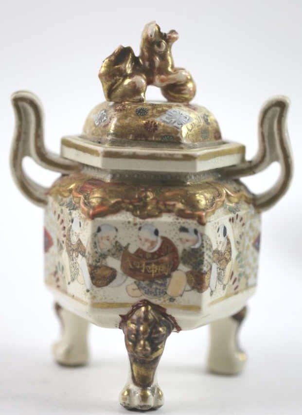 JAPANESE ANTIQUE SATSUMA CENSOR: JAPANESE ANTIQUE SATSUMA CENSOR 6.5X5