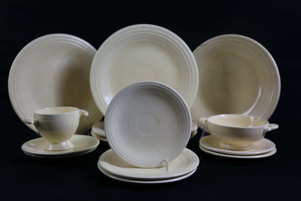 FIESTAWARE WHITE VINTAGE GROUPING: FIESTAWARE WHITE VINTAGE GROUPING 14 PIECES