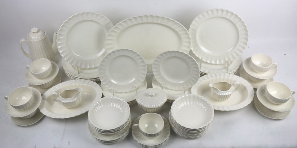 ENGLISH SPODE "CHELSEA WICKER" DINNER SERVICE: ENGLISH SPODE "CHELSEA WICKER" DINNER SERVICE
