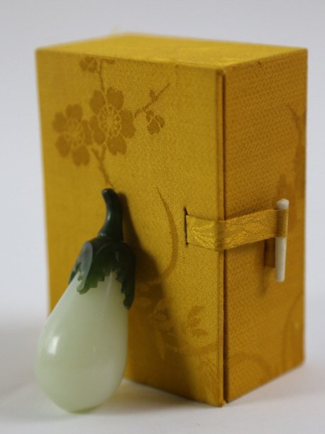 CHINESE WHITE JADE EGGPLANT SNUFF BOTTLE: CHINESE WHITE JADE EGGPLANT SNUFF BOTTLE; 18TH C.; BILL OF SALE DATE 1998 HONG KONG CERTIFIES PIECE OVER 100 YEARS OLD