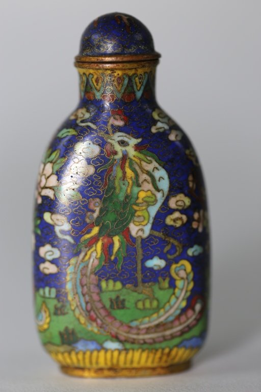 CHINESE ANTIQUE CLOISONNE SNUFF BOTTLE: CHINESE ANTIQUE CLOISONNE SNUFF BOTTLE WITH PHOENIX MOTIF 2 X 1.5 X .5"