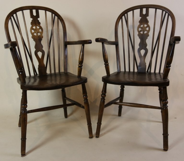 FINE PAIR OF ENGLISH OAK WINDSOR ARMCHAIRS: FINE PAIR OF ENGLISH OAK WINDSOR ARMCHAIRS