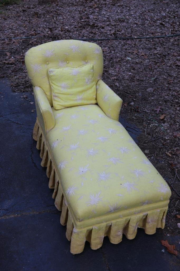 VINTAGE CHAISE LOUNGE: VINTAGE CHAISE LOUNGE