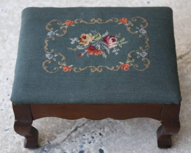 ANTIQUE NEEDLEPOINT FOOT STOOL: ANTIQUE NEEDLEPOINT FOOT STOOL
