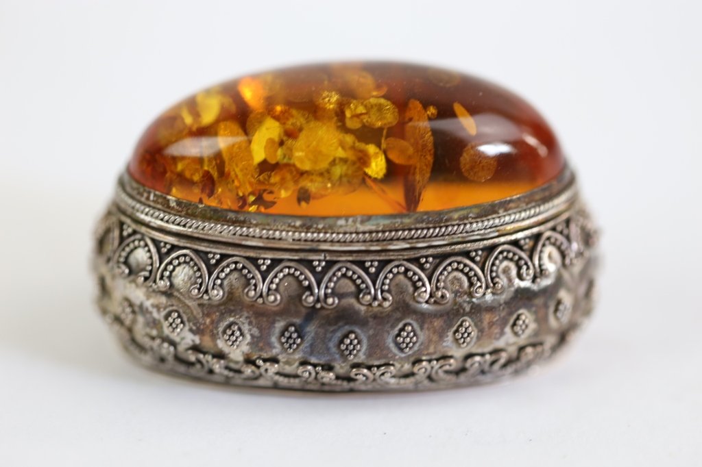 STERLING SILVER & AMBER LARGE ENGLISH BOX: VERY FINE STERLING SILVER & AMBER LARGE ENGLISH BOX