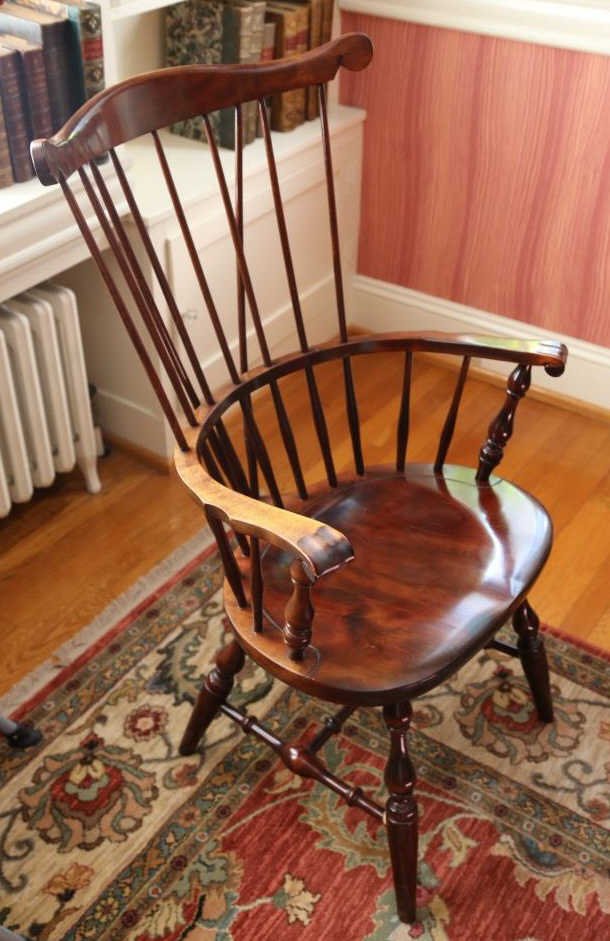 FINE ANTIQUE WINDSOR ARMCHAIR: FINE ANTIQUE WINDSOR ARMCHAIR