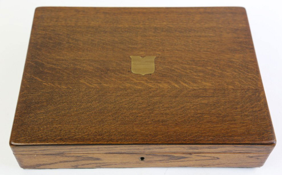 ENGLISH ANTIQUE OAK BRASS SHIELD INLAID BOX: ENGLISH ANTIQUE OAK BRASS SHIELD INLAID BOX 14 X 11 X 3"