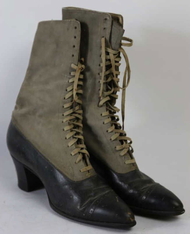 LADIES ANTIQUE LACED LEATHER SUED BOOTS: LADIES ANTIQUE LACED BOOTS