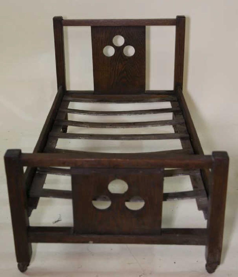 NC PRIMITIVE CHILDS ANTIQUE BED: NC PRIMITIVE CHILDS ANTIQUE BED