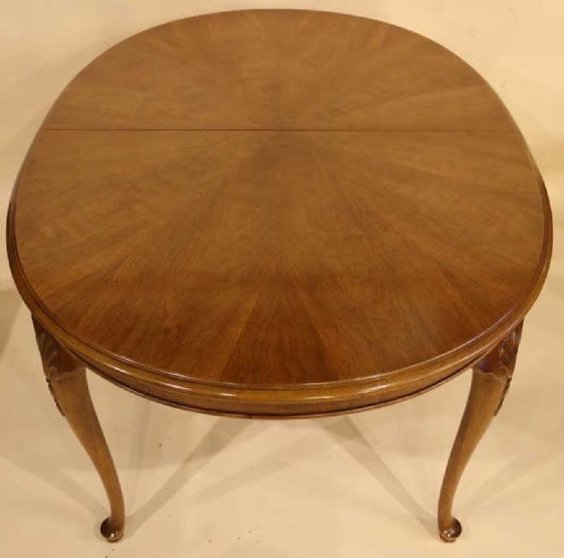 HENREDON QUEEN ANNE WALNUT DINING TABLE: HENREDON QUEEN ANNE WALNUT DINING TABLE