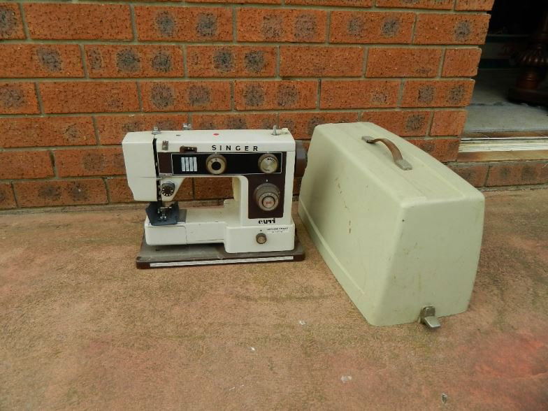 Singer sewing machine: Singer sewing machine