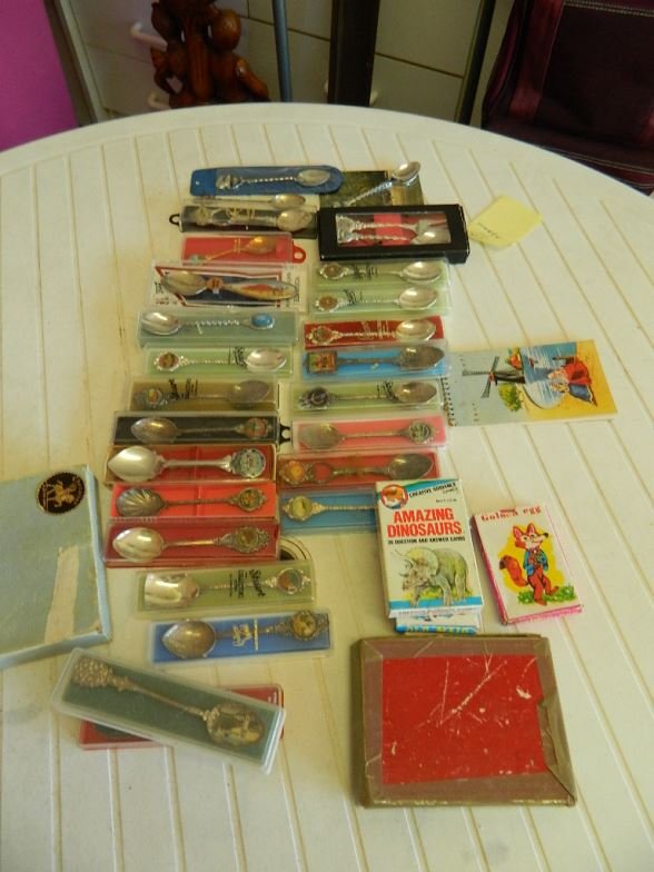 Job lot: playing cards, spoons: Job lot: playing cards, spoons