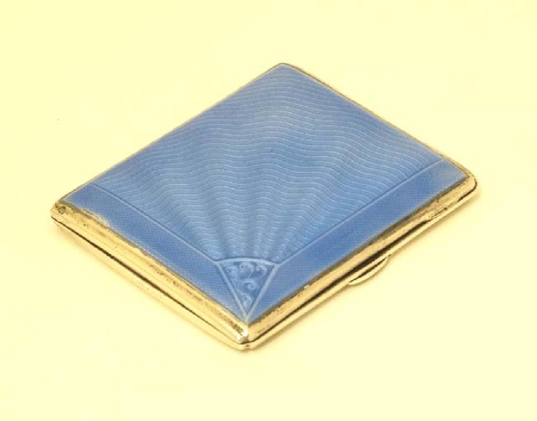 An Art Deco silver cigarette case with engine turned (1 of 8)