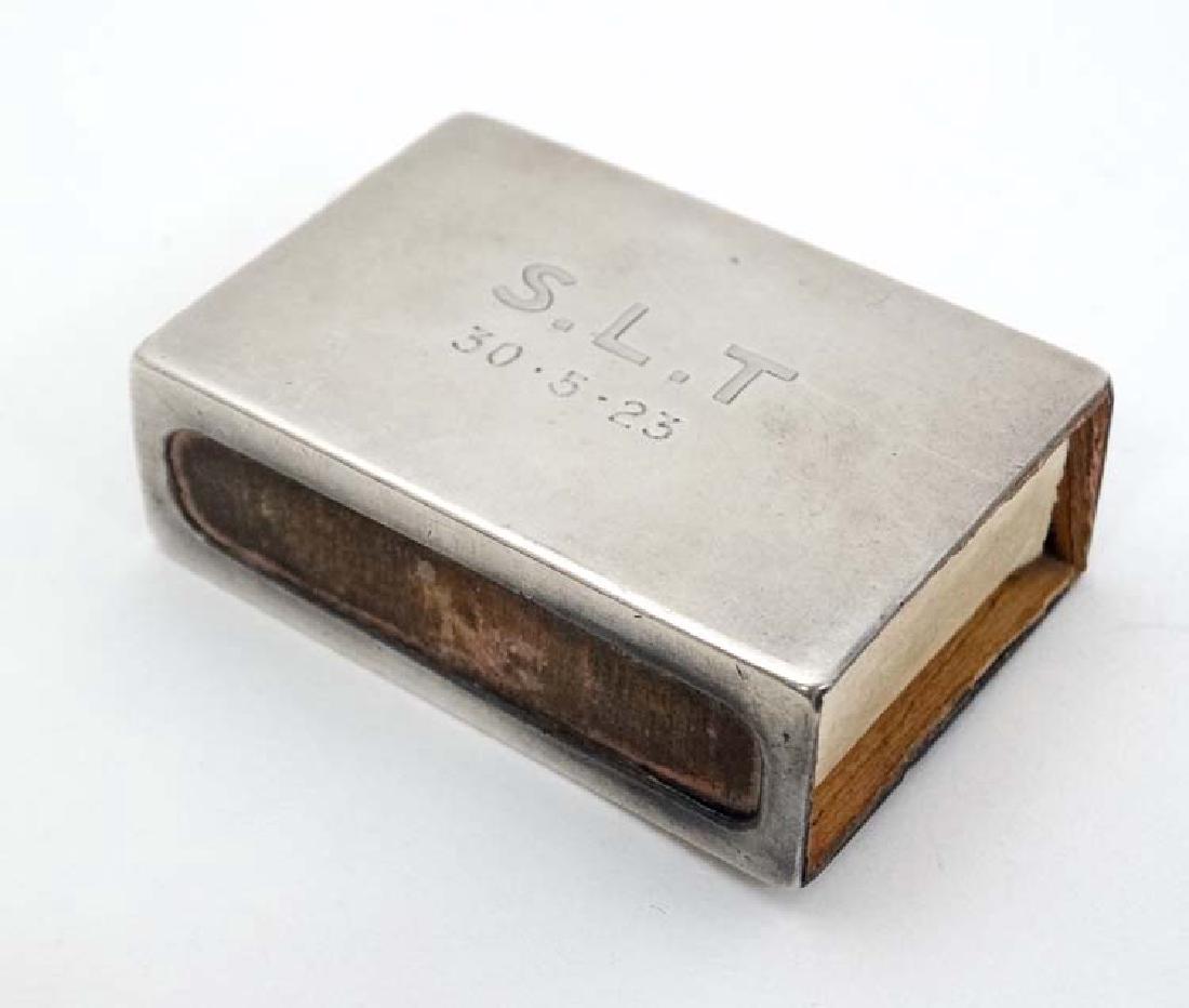 A silver match box / vesta cover hallmarked London 1922 (1 of 5)