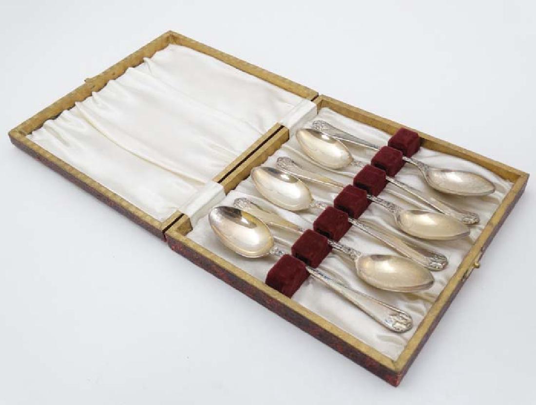 A cased set of 6 silver teaspoons, hallmarked Sheffield (1 of 6)