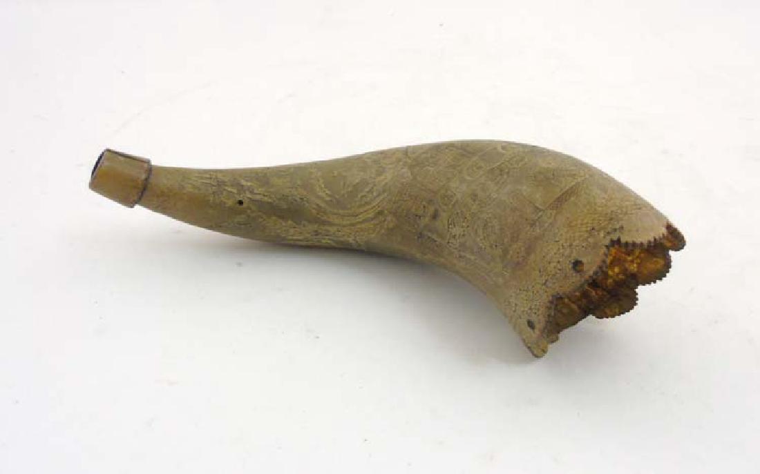 19thC. Scrimshaw : a British cow horn powder horn, with: 19thC. Scrimshaw : a British cow horn powder horn, with incised images of cannons and buildings ' Waterloo , Wellington , Vittory Beyonn , I J to AM ' , possibly soldier's own work , measuring approxi