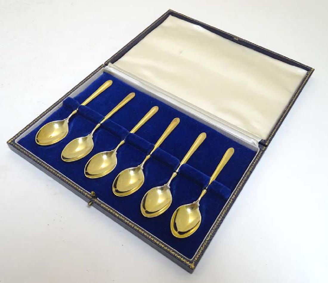 A cased matched set of 6 silver gilt teaspoons 5 (1 of 7)