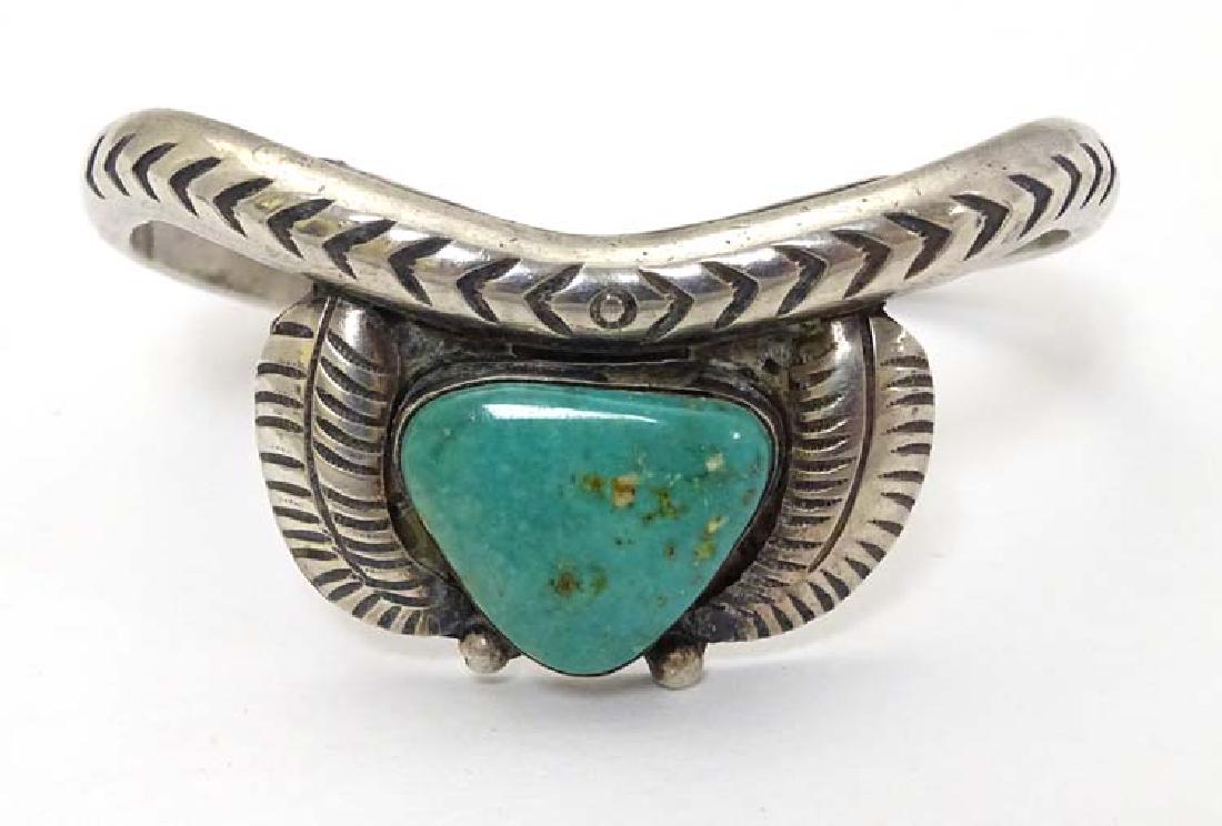 Native American jewellery : A white metal bracelet / (1 of 5)