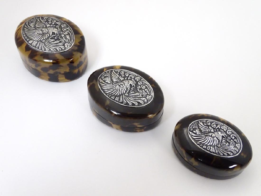 3 graduated tortoiseshell boxes having white metal oval (1 of 4)