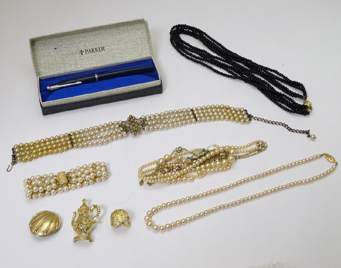 Assorted jewellery including various pearl necklaces (1 of 6)