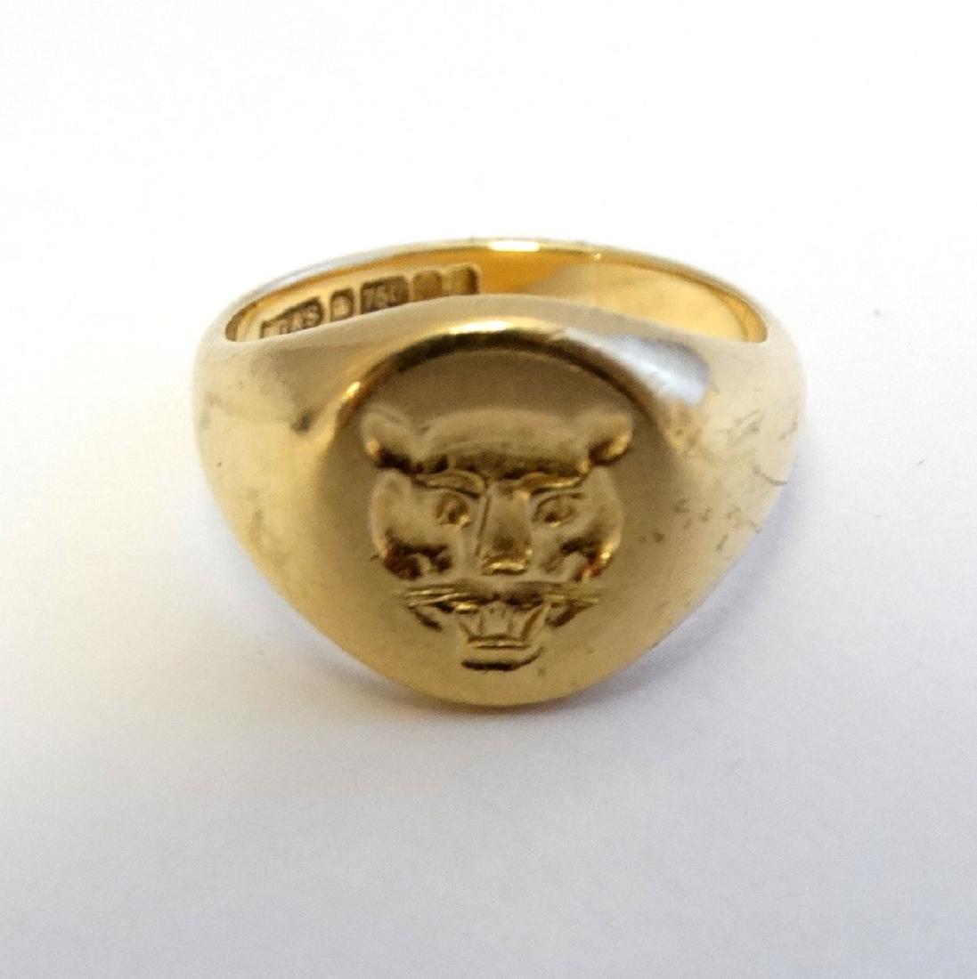 An 18ct gold signet ring with engraved leopards head (1 of 6)