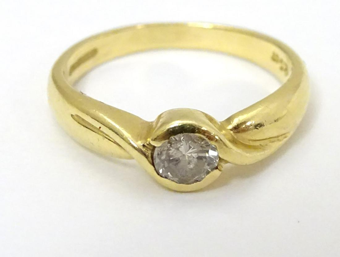 An 18ct gold ring set with diamond solitaire approx: An 18ct gold ring set with diamond solitaire approx 0.25ct