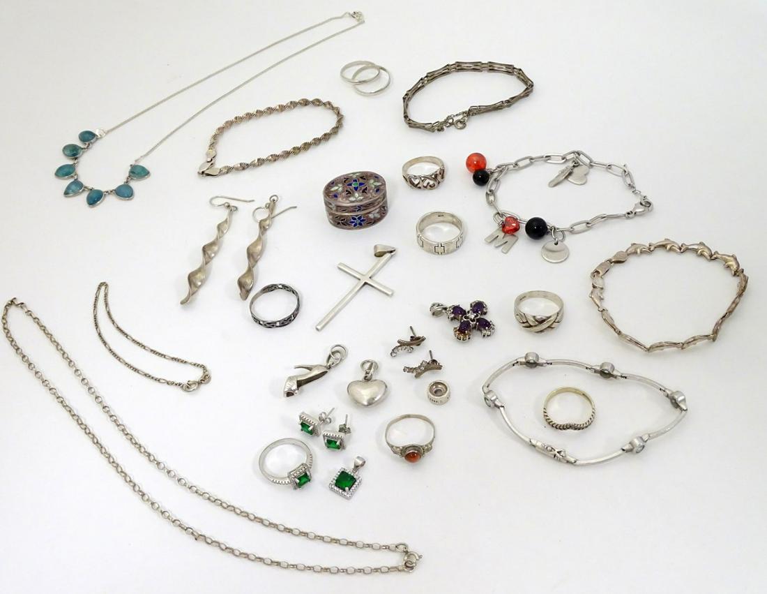 A quantity of assorted jewellery etc including silver: A quantity of assorted jewellery etc including silver bracelets, rings, pendants, earrings etc. and a pill box with enamel decoration Category: JEWELLERY
