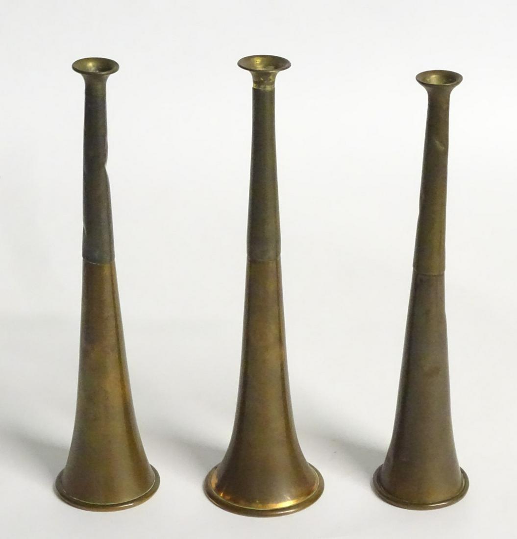 Hunting: Three 20thC copper and brass hunting horns.: Hunting: Three 20thC copper and brass hunting horns. The longest approx. 9'' long.