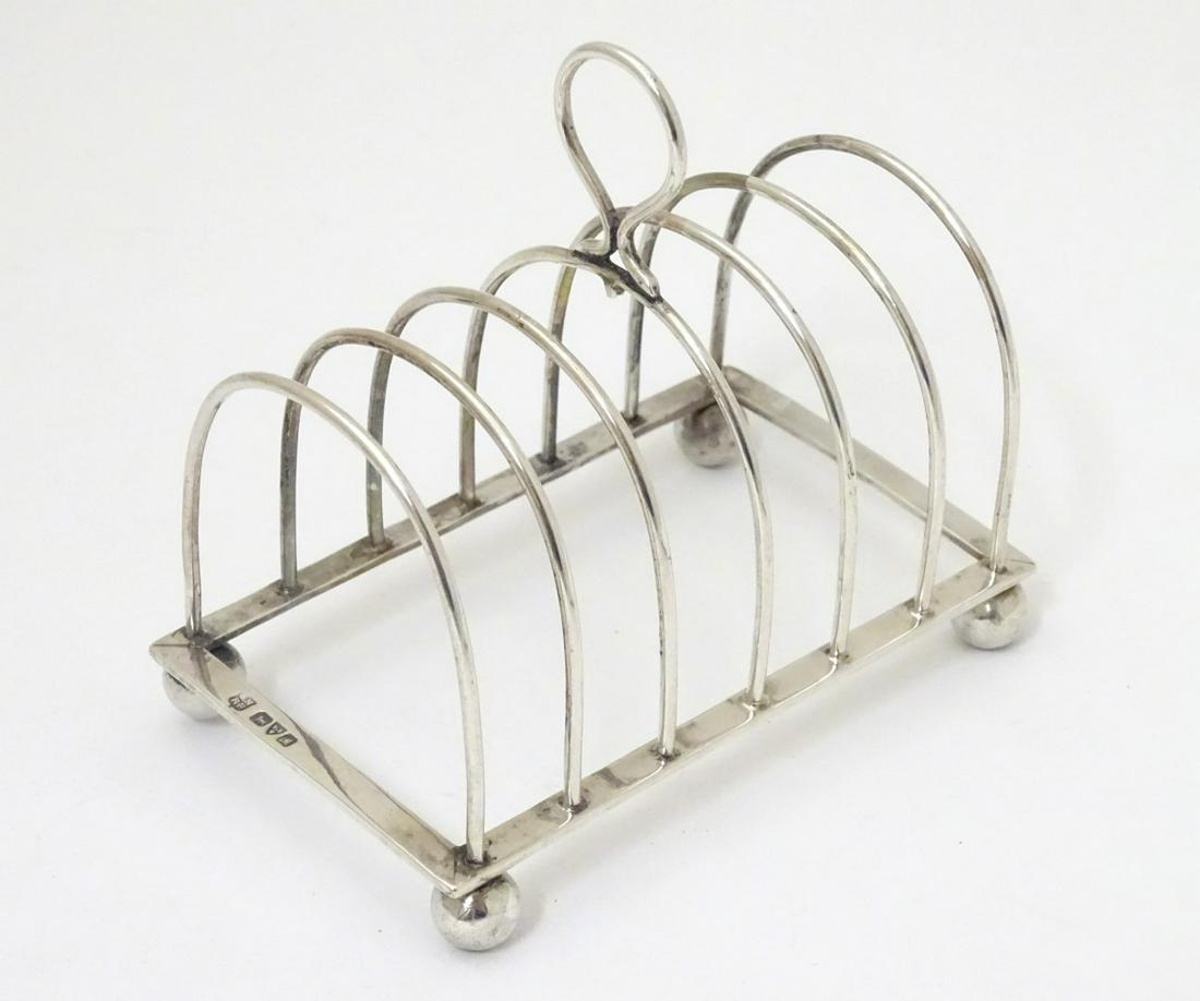 A silver 7-bar toast rack hallmarked Chester 191 maker: A silver 7-bar toast rack hallmarked Chester 191 maker George Nathan & Ridley Hayes. 4 1/4'' long (88g)