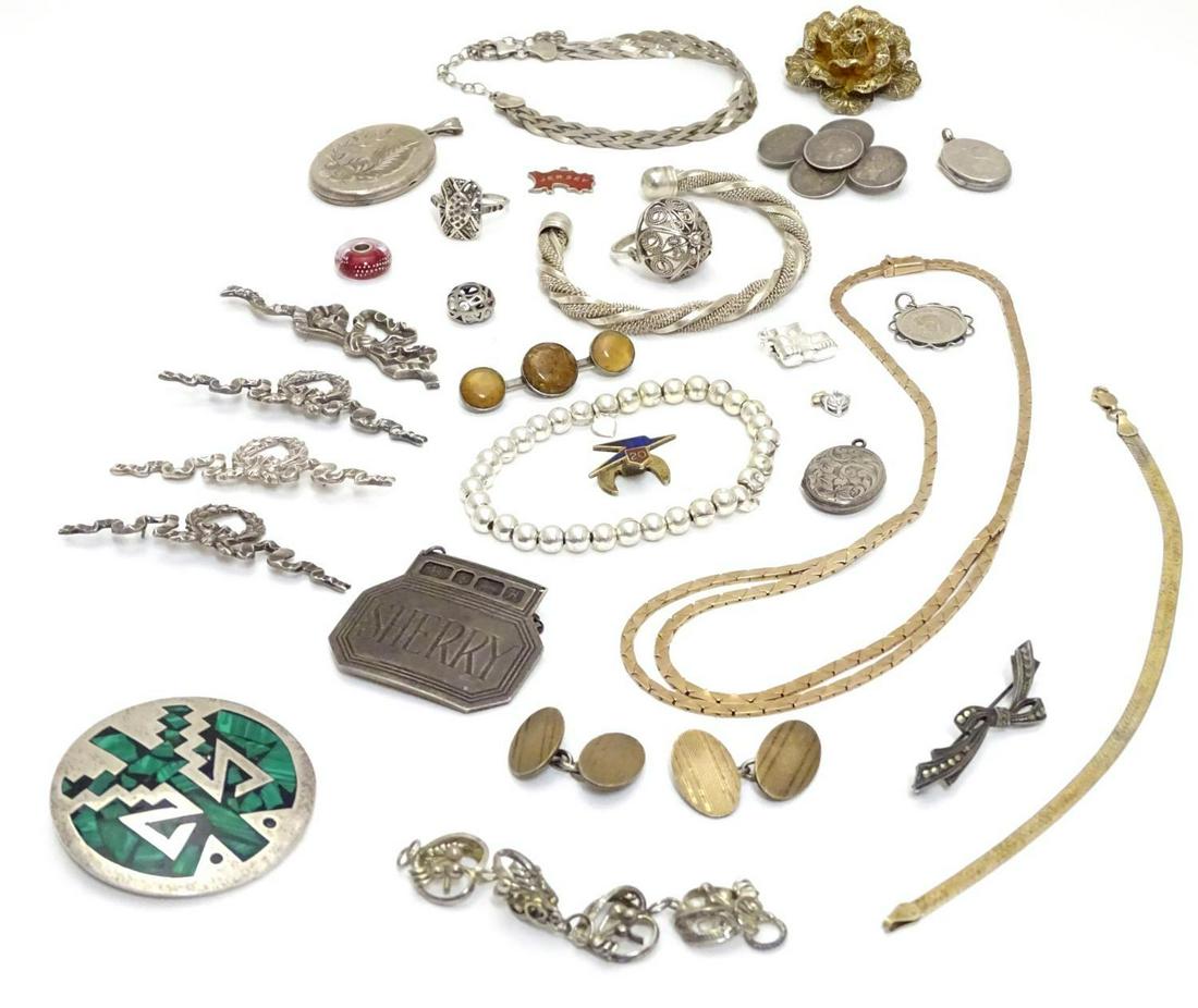 Assorted jewellery including a silver gilt necklace, a: Assorted jewellery including a silver gilt necklace, a Mexican silver brooch with malachite detail, a silver gilt bracelet, various silver locket pendants, a silver lapel pin decorated with blue bird 