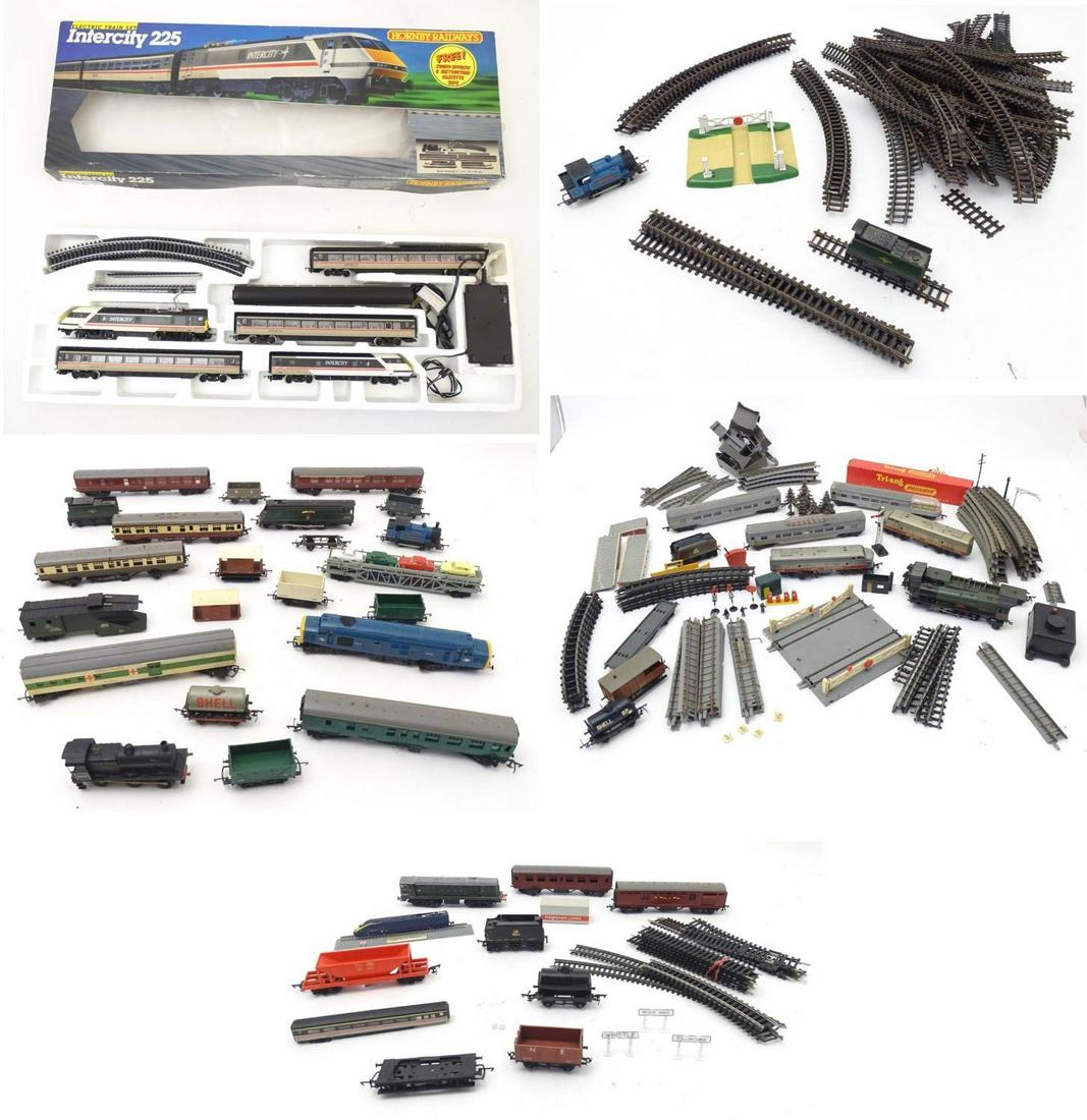 Toys/ railway: a Hornby 00 gauge Intercity 225 train: Toys/ railway: a Hornby 00 gauge Intercity 225 train set which includes a Class 91 91014 Intercity locomotive, a Driving Van Trailer 82205, carriages, controller and quantity of track, along with a la