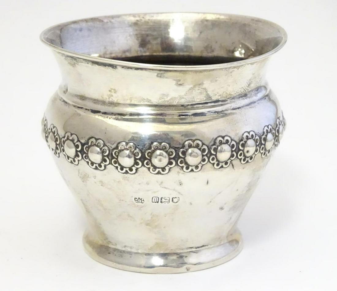 A Silver pot with embossed floral decoration.: A Silver pot with embossed floral decoration. Hallmarked London 1906 maker Edward Barnard & Sons Ltd. Also marked under with retailers details for E. Johnston, Dublin under. Approx. 3 3/4" high Catego
