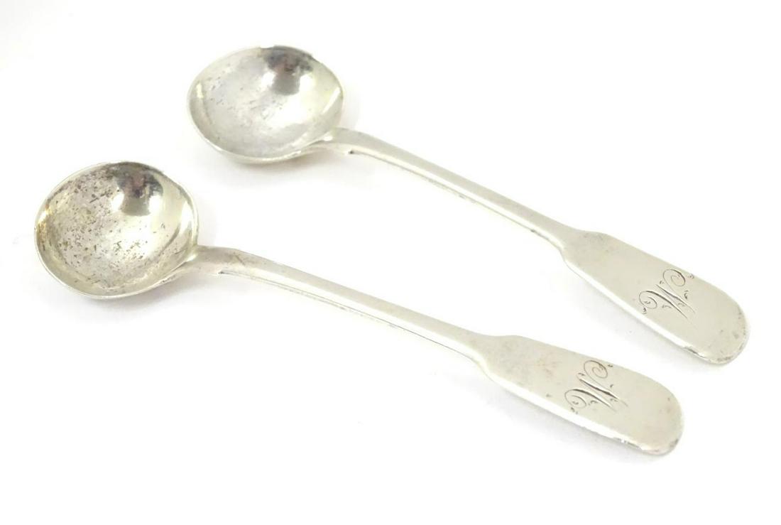A pair of Geo IV silver fiddle pattern salt spoons. (1 of 4)