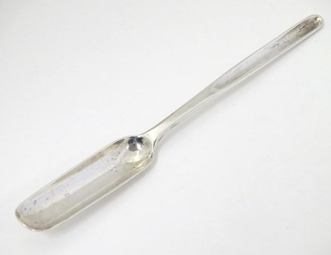 A Geo III  silver marrow scoop, hallmarked London 1806 (1 of 6)