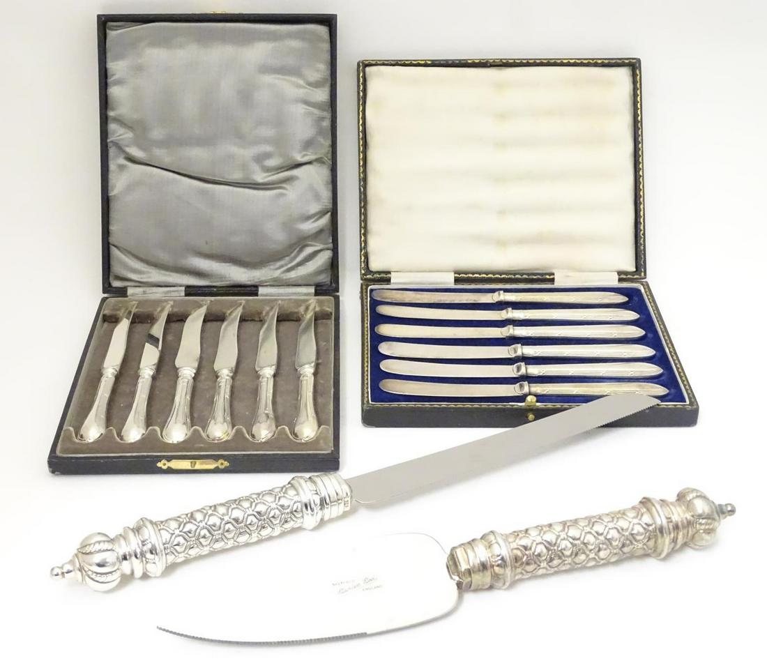 Two cased sets of silver plate tea/dessert knives.: Two cased sets of silver plate tea/dessert knives. Together with a cake knife and pie server with silver collars and ornately decorated handles Category Silver & Silver-plated items