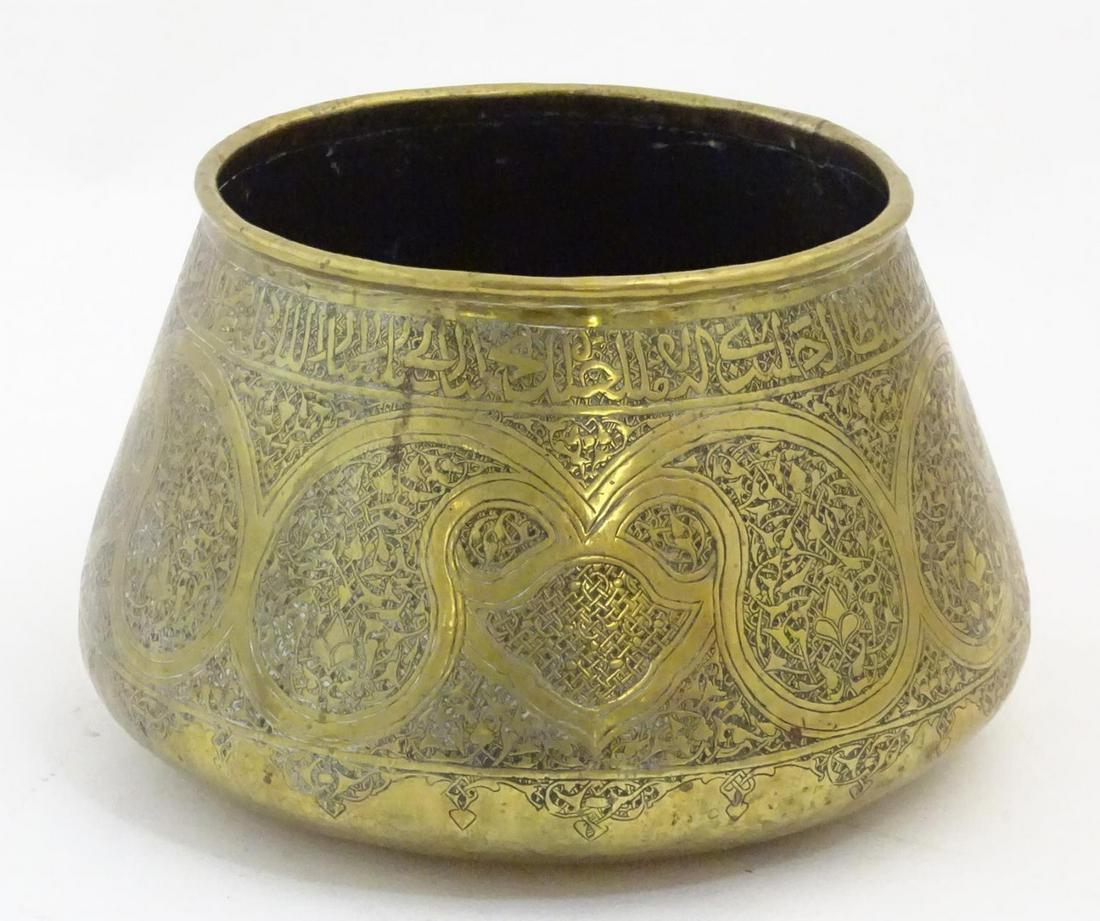 A 19thC Middle Eastern brass bowl / pot with engraved (1 of 9)