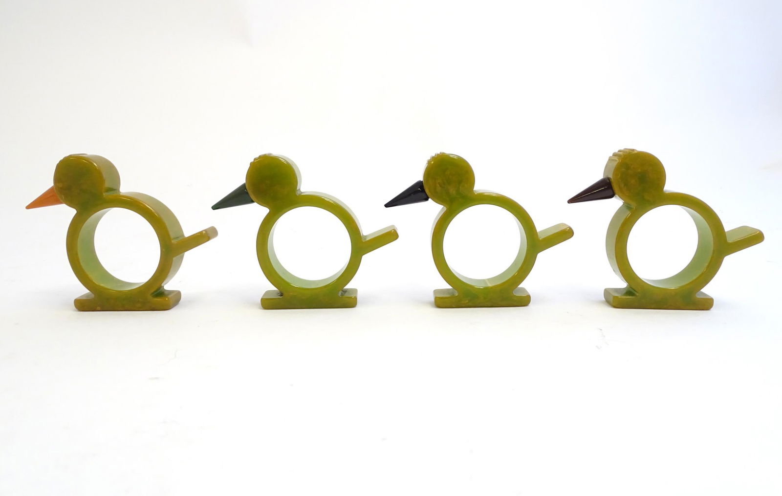 Four retro novelty phenolic Bakelite style napkin rings (1 of 7)
