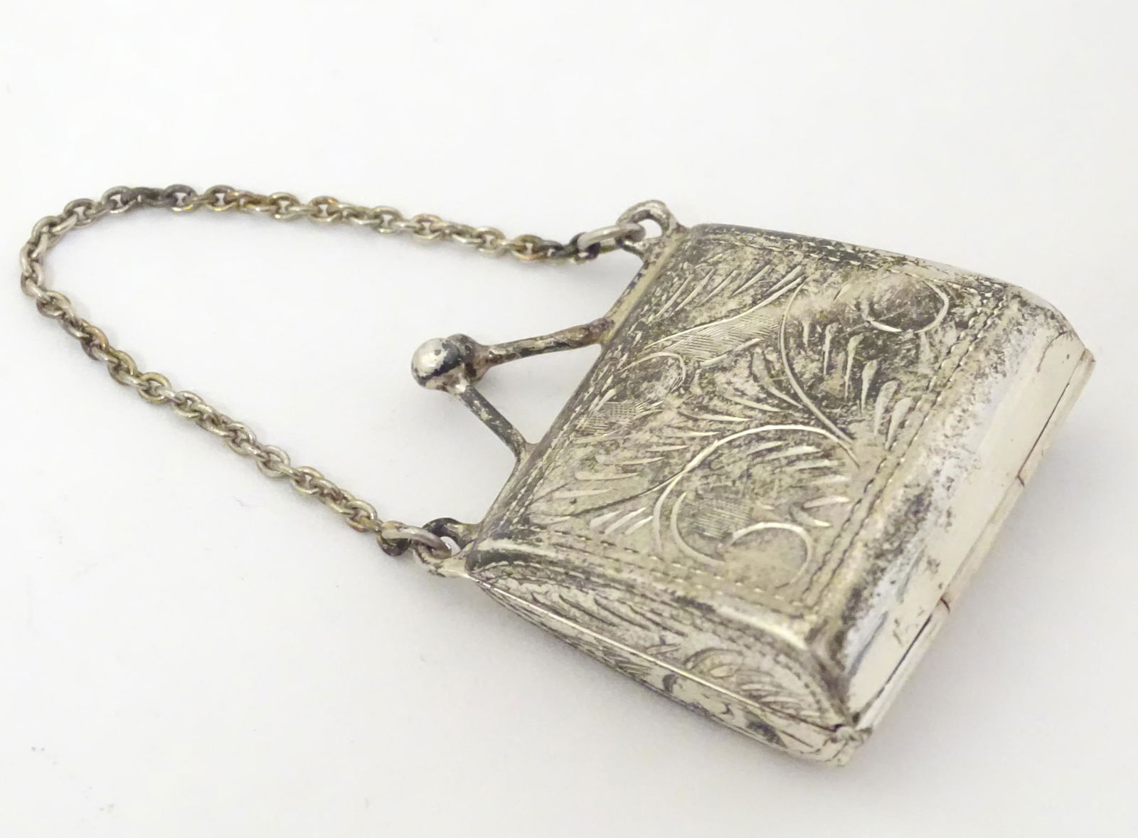 A novelty .925 silver pill box formed as a handbag. (1 of 7)