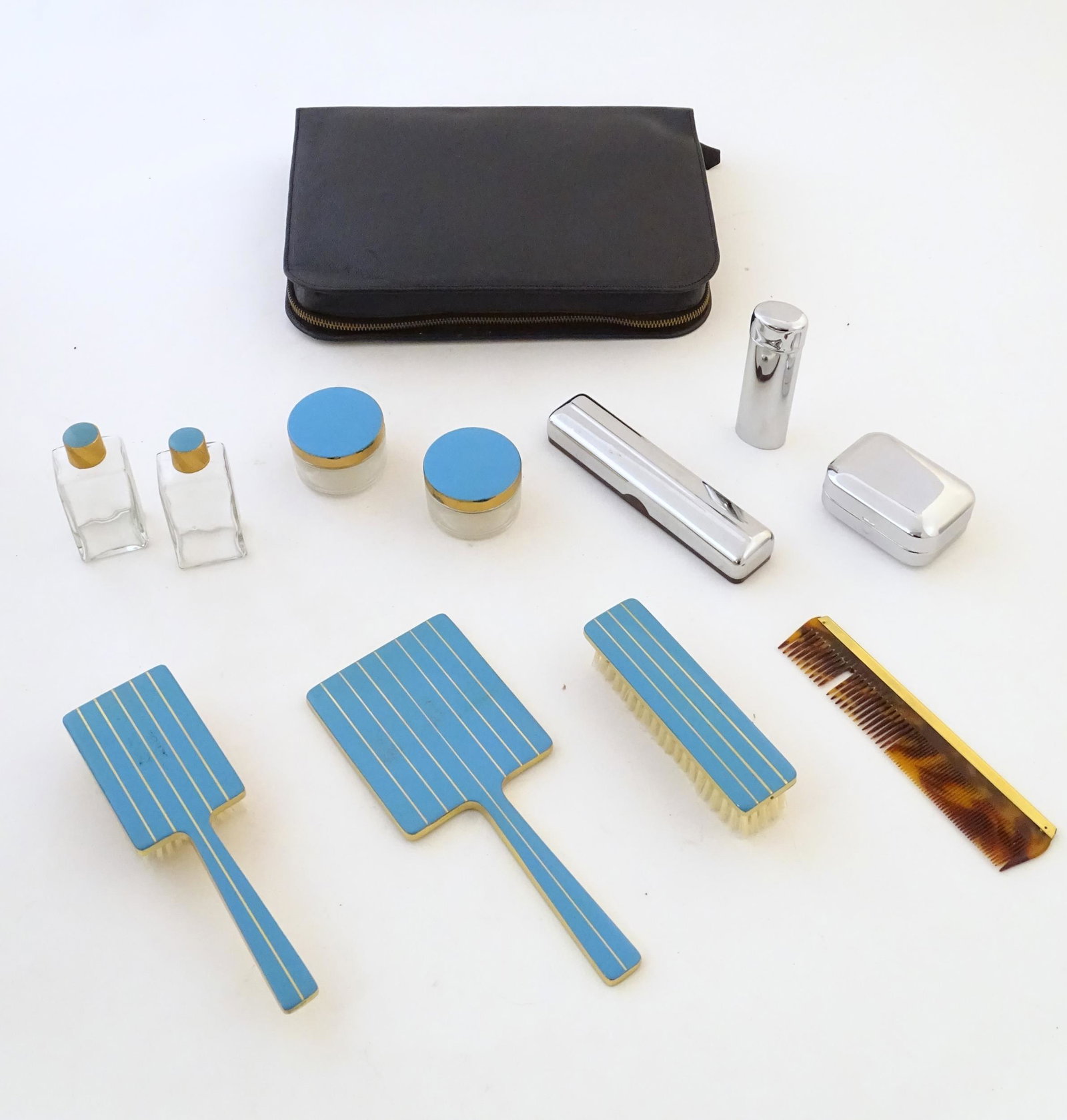 An Art Deco travelling vanity set with blue enamel (1 of 9)