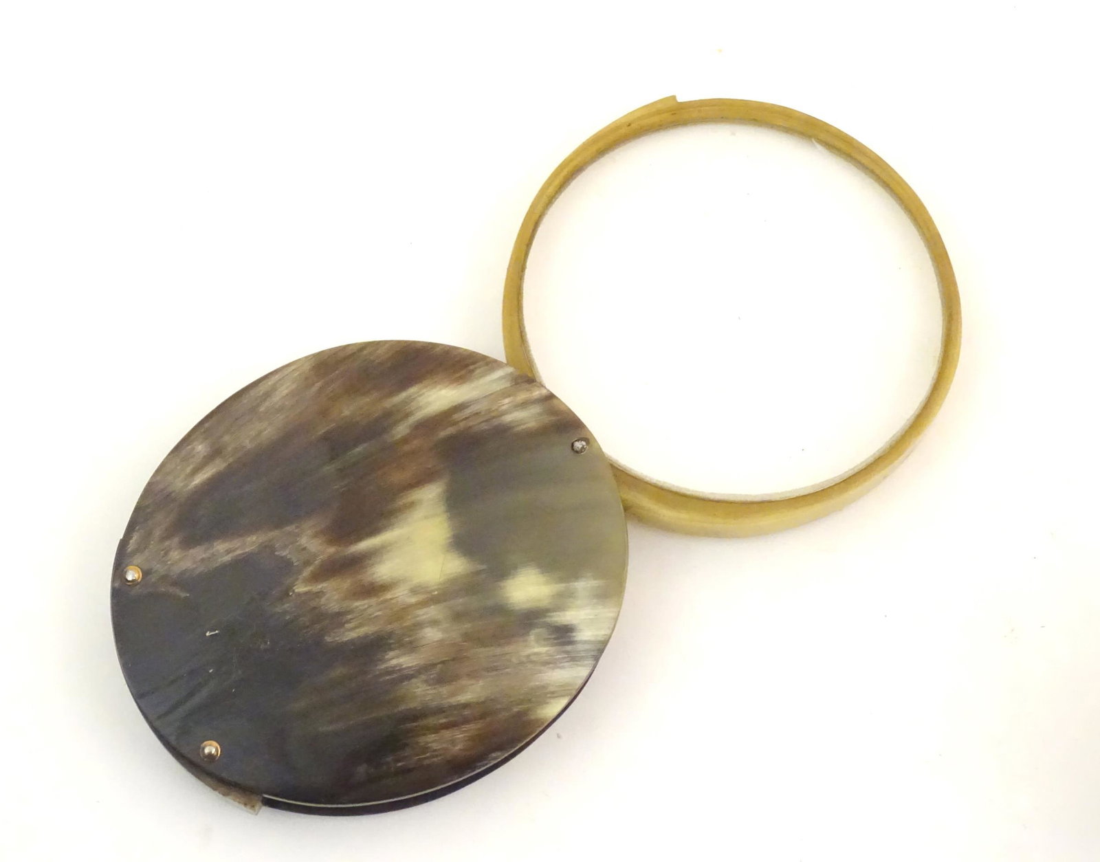 An early 20thC magnifying glass with bone frame and: An early 20thC magnifying glass with bone frame and case. Case approx. 4 1/2" x 4" x 3/4" (closed)