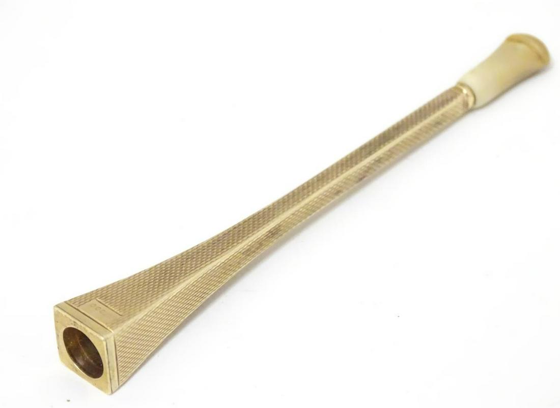 A 9ct gold cigarette holder / cheroot mouthpiece with (1 of 8)