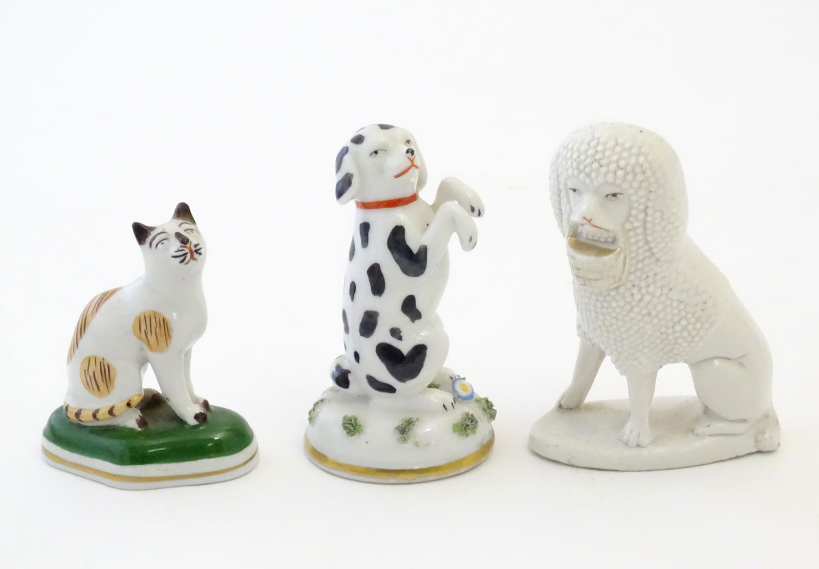 Two models of animals to include a seated cat and a seated begging dog, both marked with Chelsea (1 of 8)