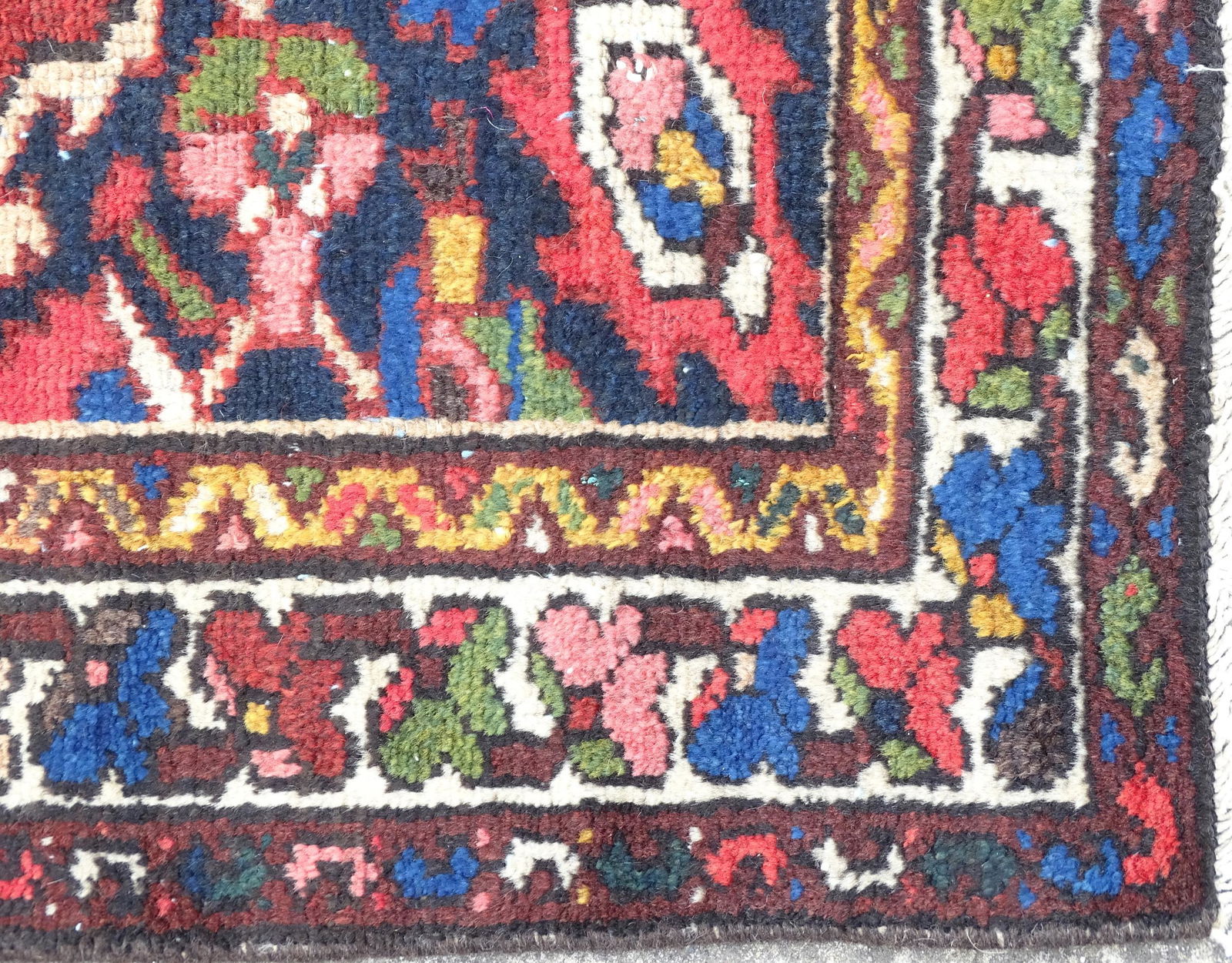 Carpet / rug A Bakhtiar rug with central stylised floral medallion