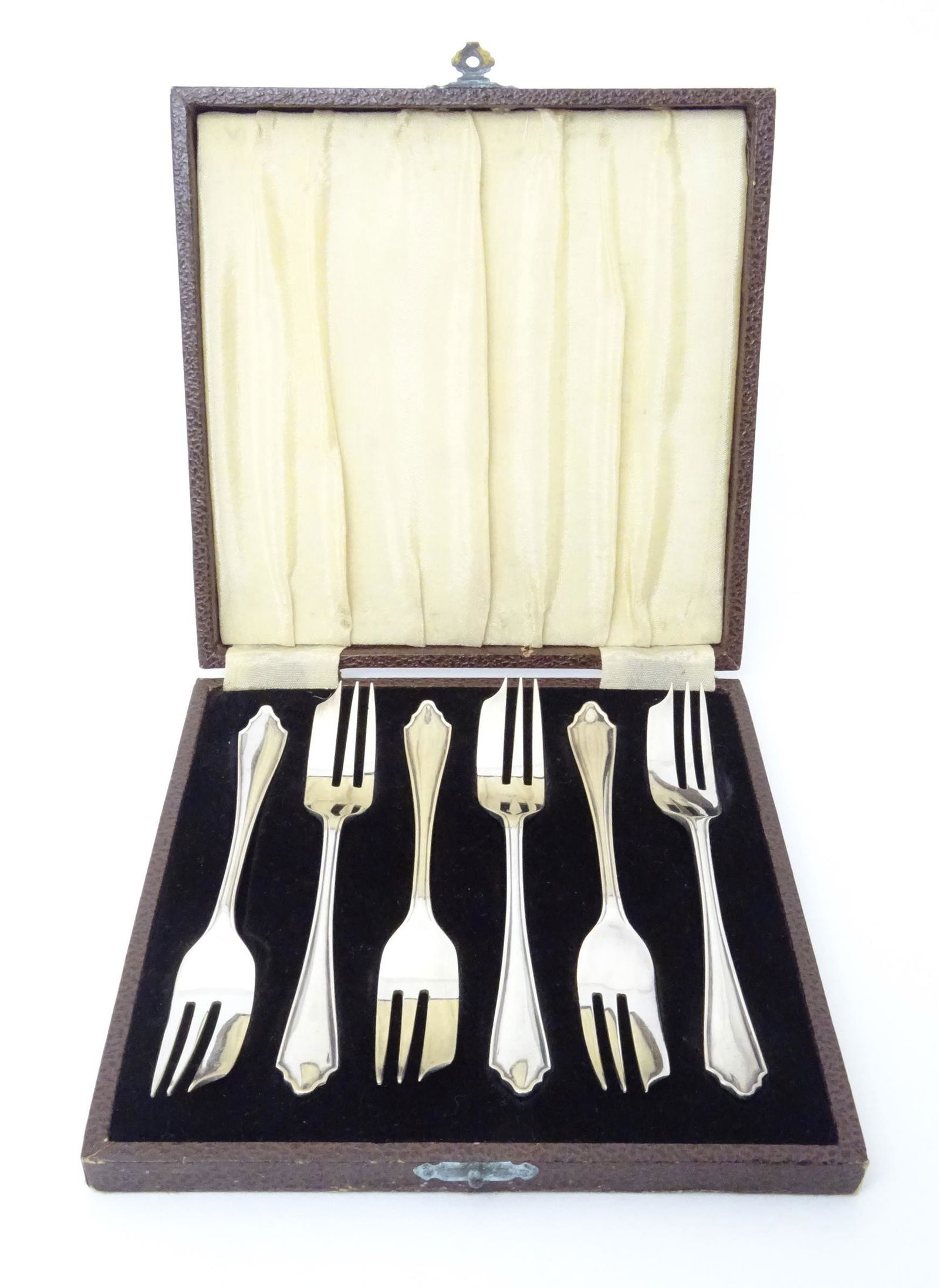 A set of six silver cake forks hallmarked Sheffield 1944, maker Frank Cobb & Co. Ltd. Cased. Forks (1 of 8)